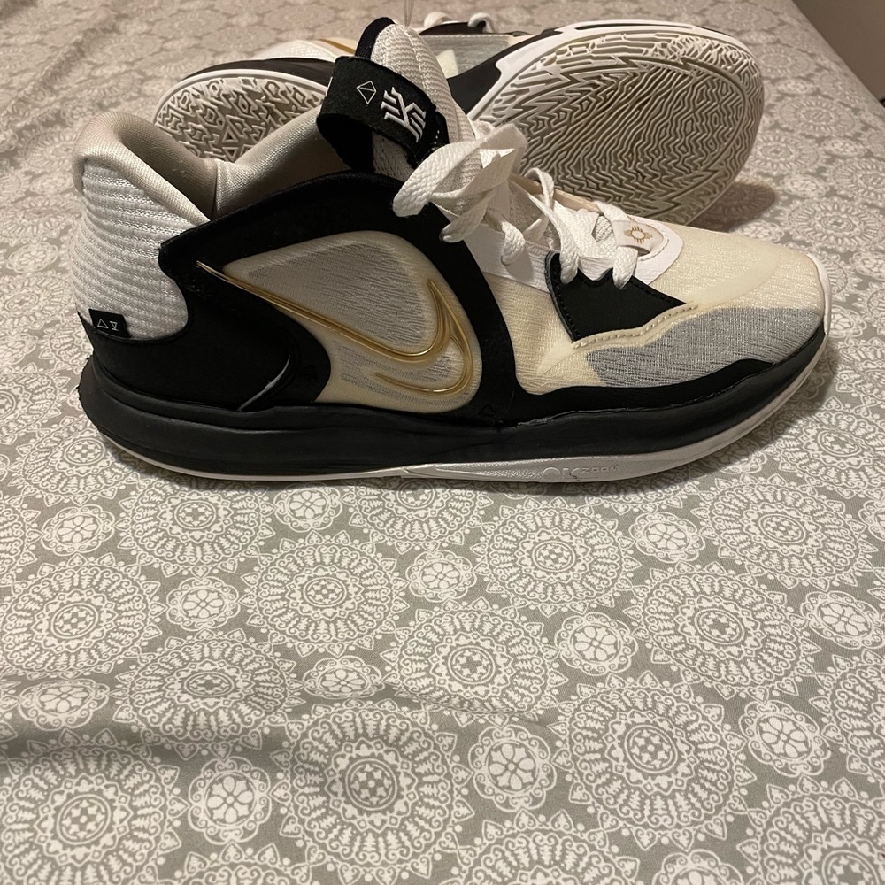 Kyrie 8